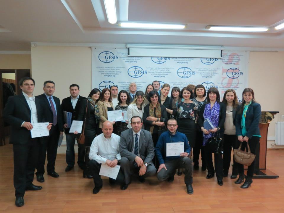 2012 gfsis politikis analizi